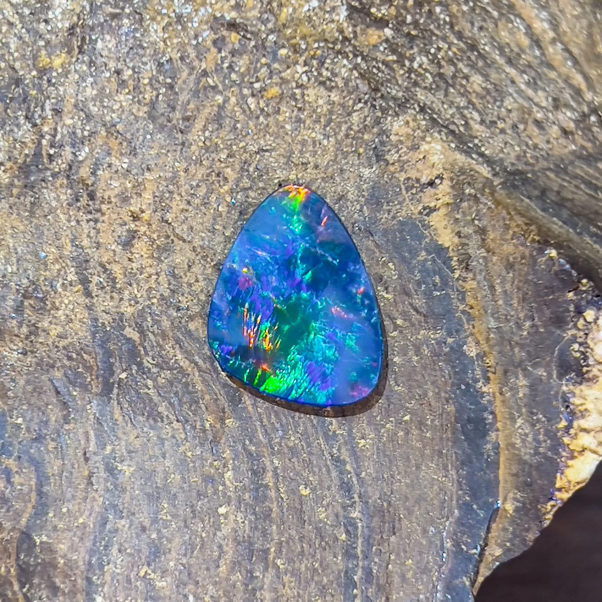 Loose Opal doublet triangular shape 4.46ct