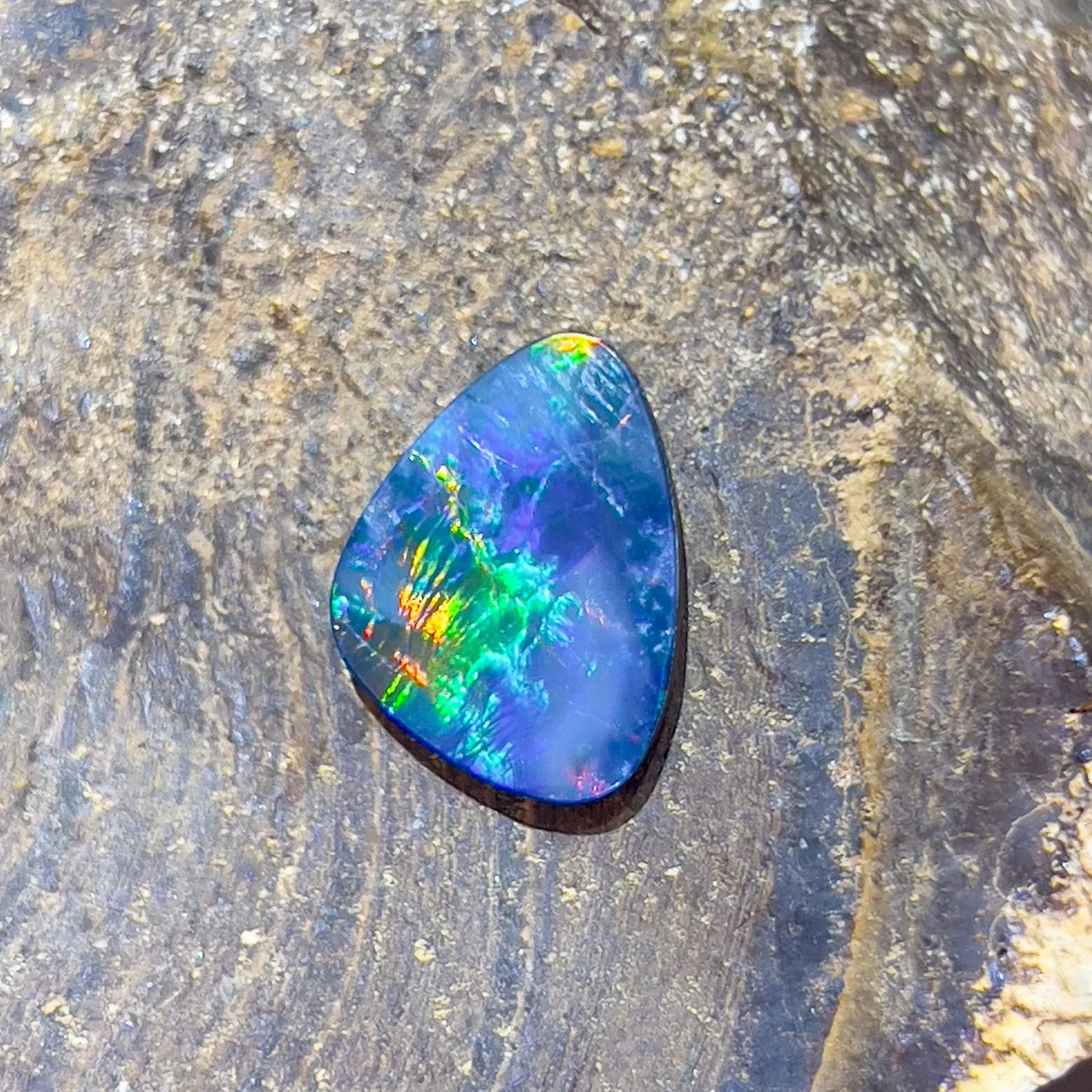 Loose Opal doublet triangular shape 4.46ct