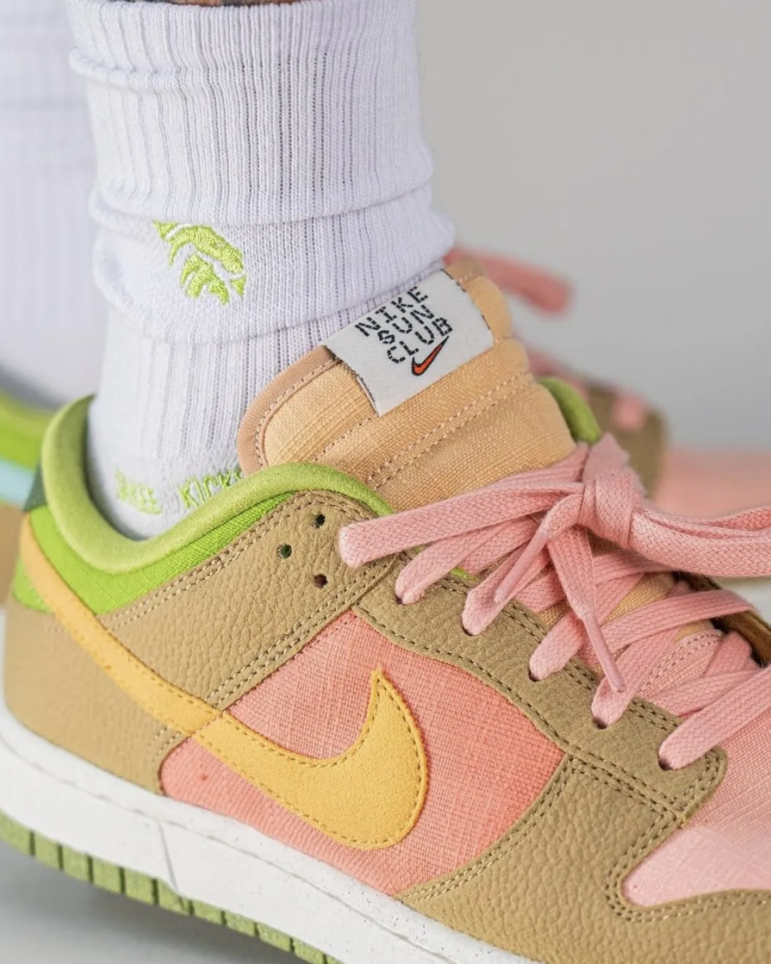 Nike SB Dunk Low’What The Sun Club‘ Sneakers